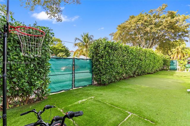 2498 SW 19th Ter, Miami, FL 33145