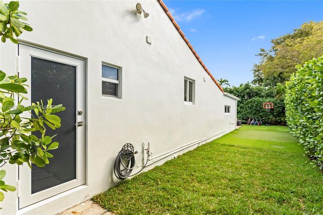 2498 SW 19th Ter, Miami, FL 33145