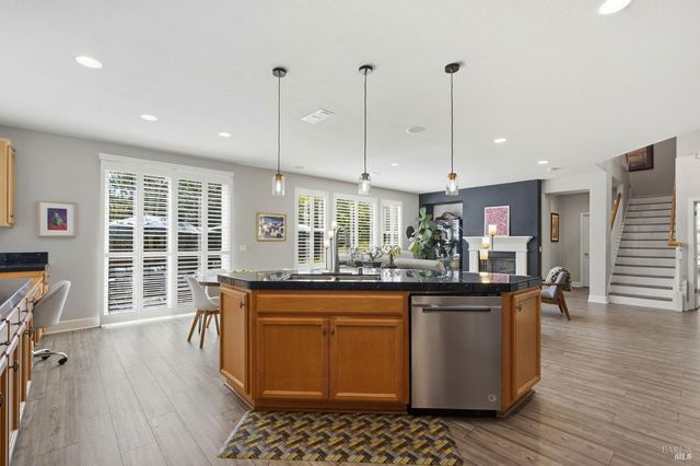 925 Pinot Noir Way, Windsor, CA 95492