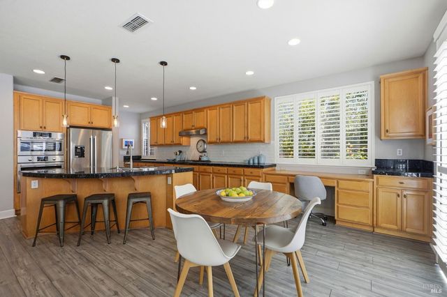 925 Pinot Noir Way, Windsor, CA 95492