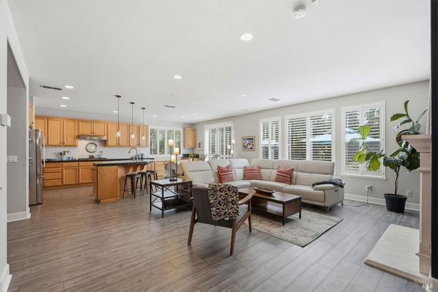 925 Pinot Noir Way, Windsor, CA 95492