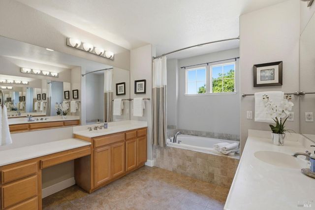 925 Pinot Noir Way, Windsor, CA 95492