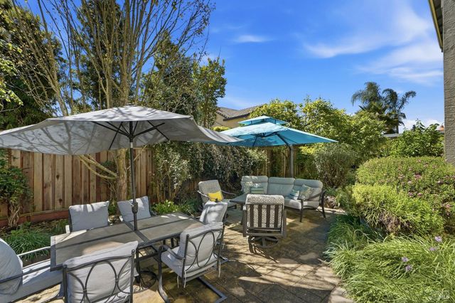 925 Pinot Noir Way, Windsor, CA 95492