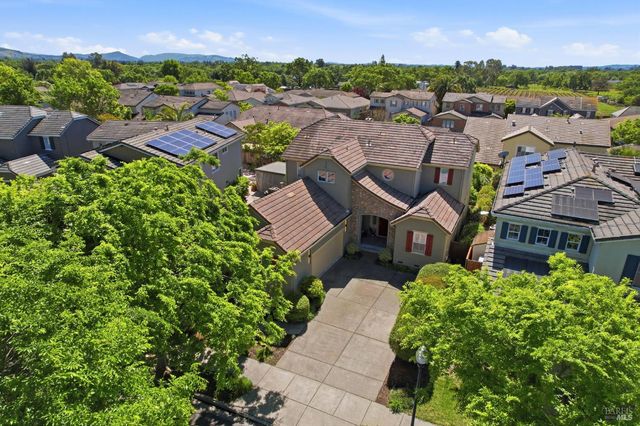 925 Pinot Noir Way, Windsor, CA 95492