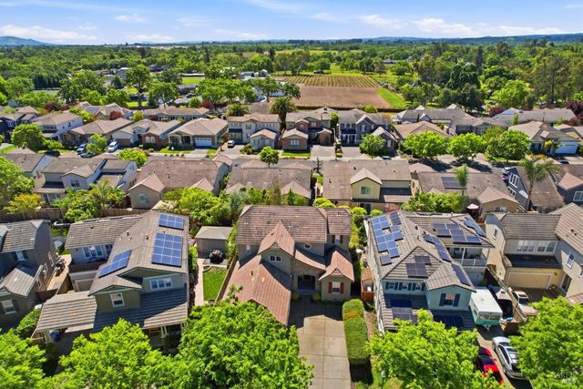 925 Pinot Noir Way, Windsor, CA 95492