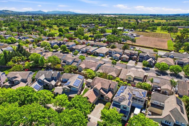 925 Pinot Noir Way, Windsor, CA 95492