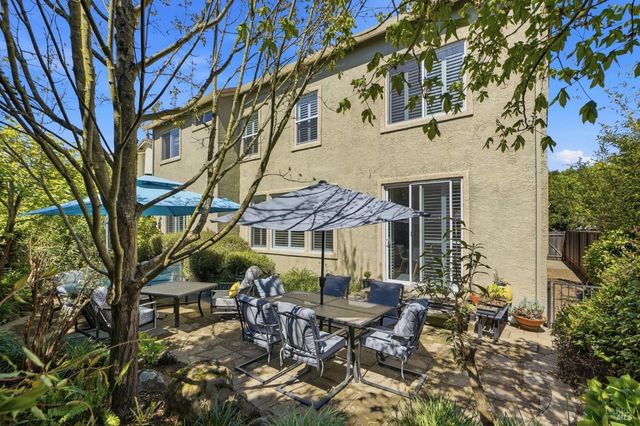 925 Pinot Noir Way, Windsor, CA 95492