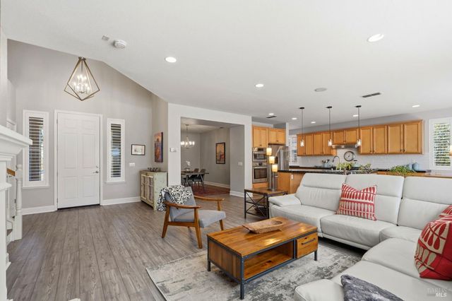 925 Pinot Noir Way, Windsor, CA 95492