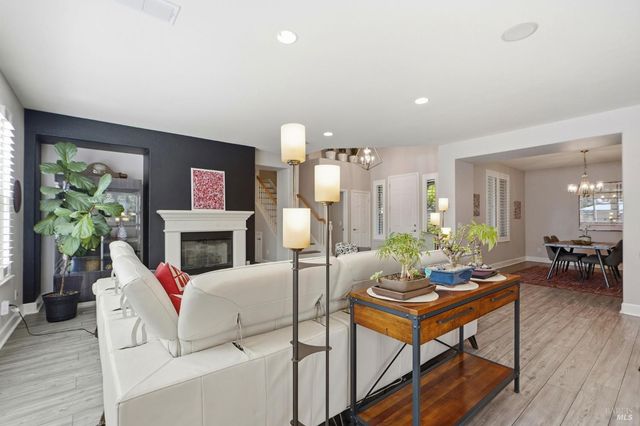 925 Pinot Noir Way, Windsor, CA 95492