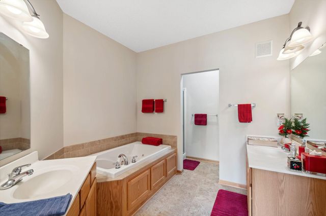 17830 Glasgow Way, Lakeville, MN 55044