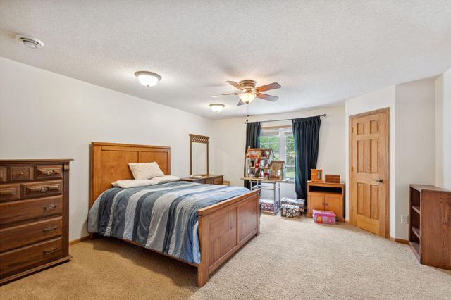 17830 Glasgow Way, Lakeville, MN 55044