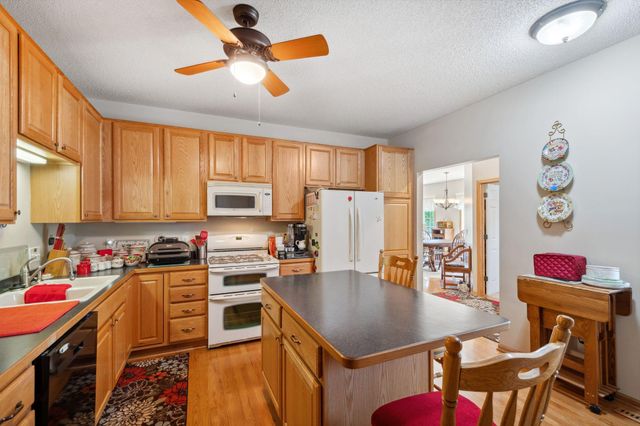 17830 Glasgow Way, Lakeville, MN 55044