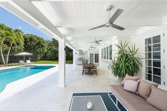 8001 SW 160th St, Palmetto Bay, FL 33157