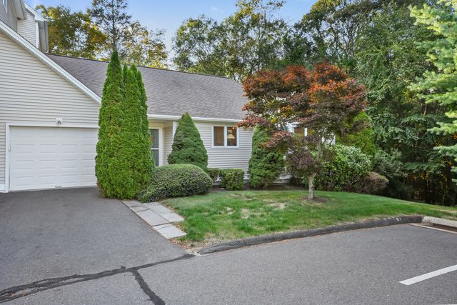 55 Copper Creek Circle 55, Newtown, CT 06470