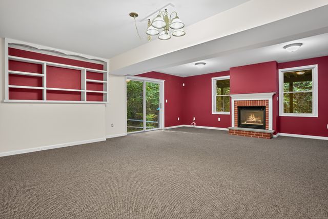 55 Copper Creek Circle 55, Newtown, CT 06470