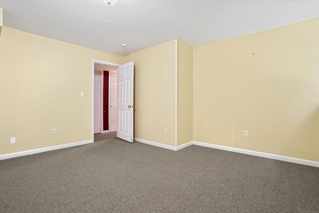 55 Copper Creek Circle 55, Newtown, CT 06470