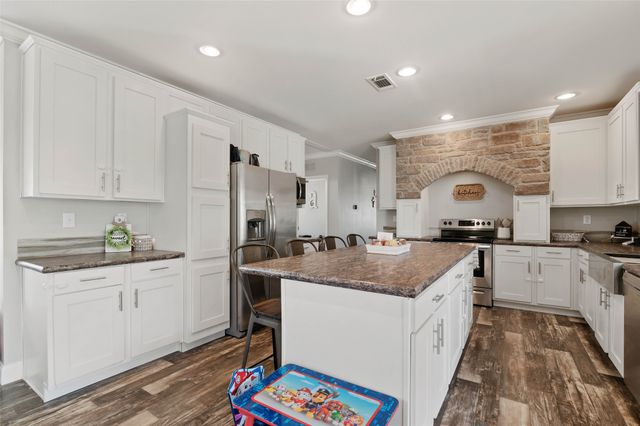 2135 County Road 176, Whitesboro, TX 76273