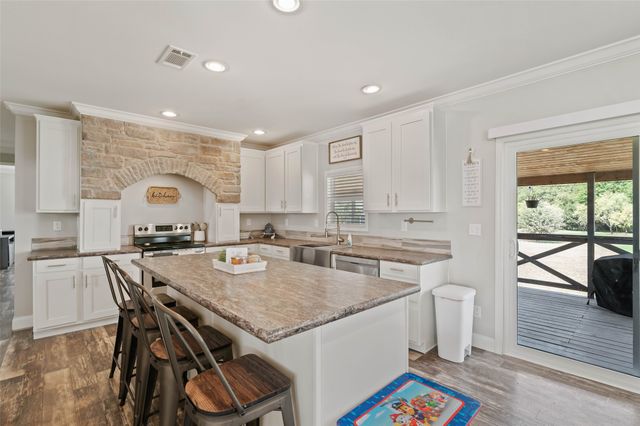 2135 County Road 176, Whitesboro, TX 76273