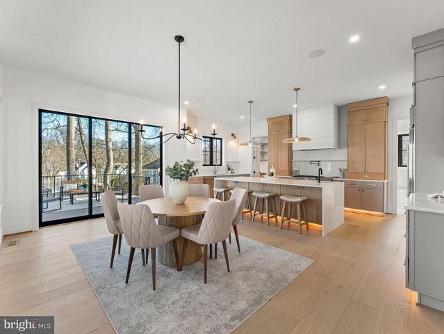 406 DOVE CIR SW, Vienna, VA 22180