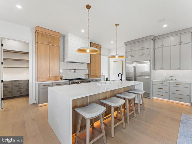 406 DOVE CIR SW, Vienna, VA 22180