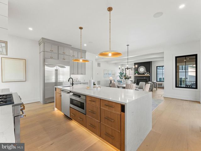 406 DOVE CIR SW, Vienna, VA 22180