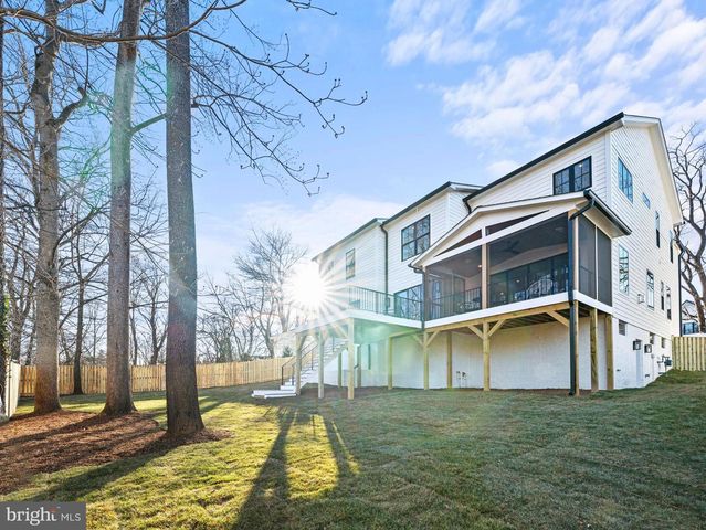406 DOVE CIR SW, Vienna, VA 22180