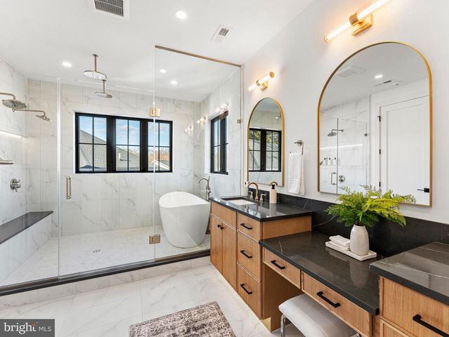 406 DOVE CIR SW, Vienna, VA 22180