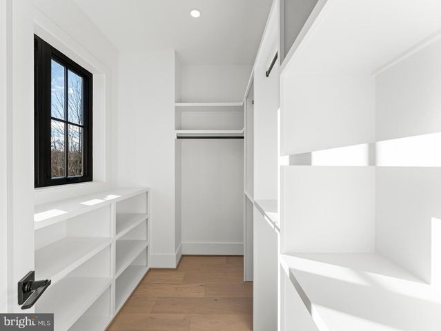 406 DOVE CIR SW, Vienna, VA 22180