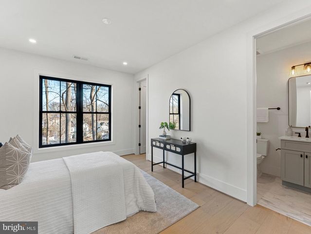 406 DOVE CIR SW, Vienna, VA 22180