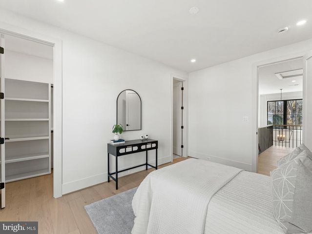 406 DOVE CIR SW, Vienna, VA 22180