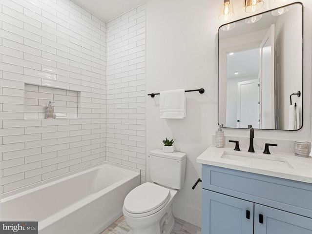 406 DOVE CIR SW, Vienna, VA 22180