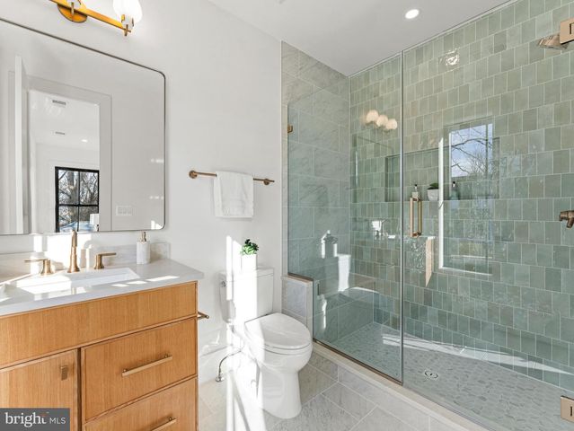 406 DOVE CIR SW, Vienna, VA 22180