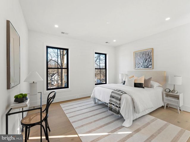 406 DOVE CIR SW, Vienna, VA 22180