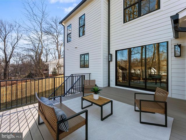 406 DOVE CIR SW, Vienna, VA 22180