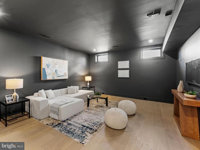 406 DOVE CIR SW, Vienna, VA 22180