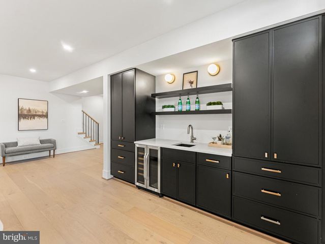 406 DOVE CIR SW, Vienna, VA 22180