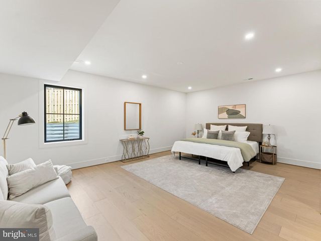 406 DOVE CIR SW, Vienna, VA 22180