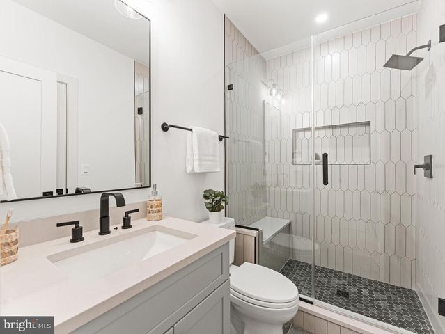 406 DOVE CIR SW, Vienna, VA 22180