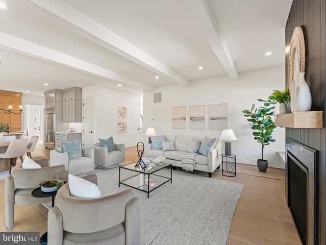 406 DOVE CIR SW, Vienna, VA 22180