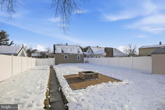 141 E HUMMELSTOWN ST, Elizabethtown, PA 17022