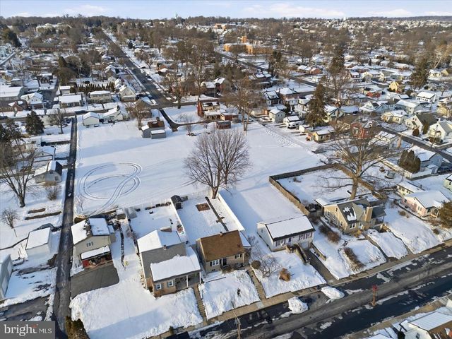 141 E HUMMELSTOWN ST, Elizabethtown, PA 17022