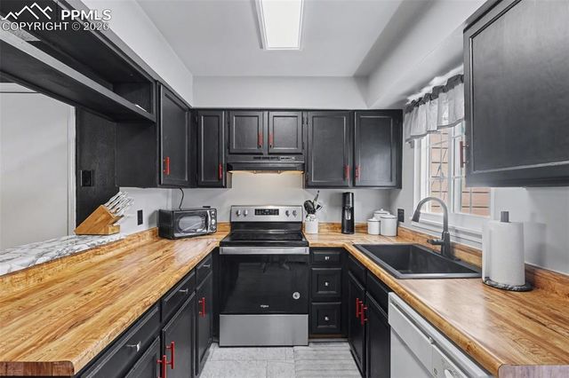 3319 Queen Anne Way, Colorado Springs, CO 80917