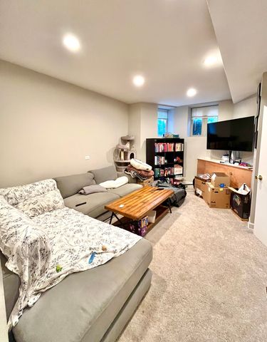 2757 W Logan Boulevard 1, Chicago, IL 60647