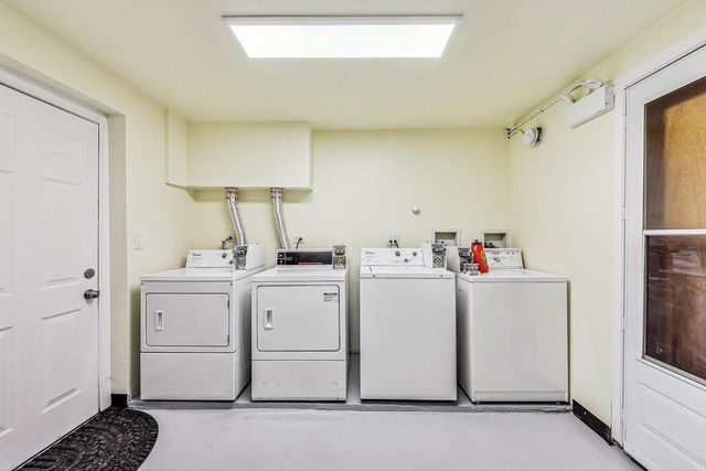 2757 W Logan Boulevard 1, Chicago, IL 60647