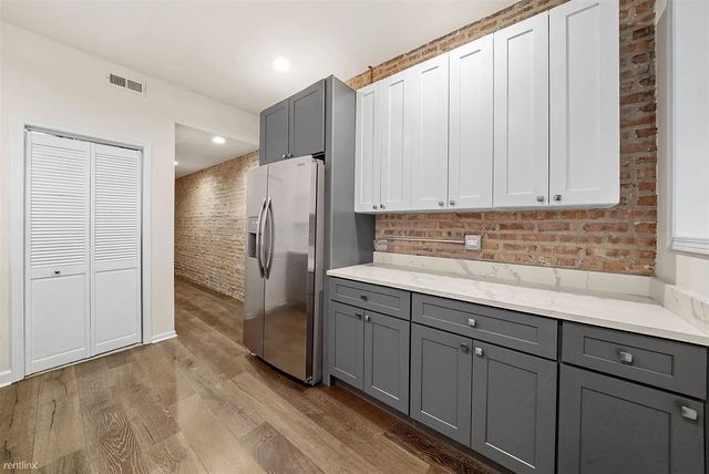 2757 W Logan Boulevard 1, Chicago, IL 60647