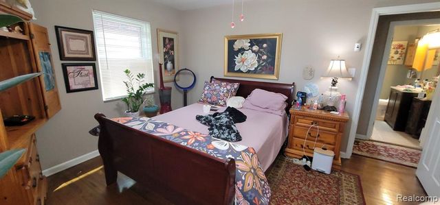 14301 Manhattan Street, Oak Park, MI 48237