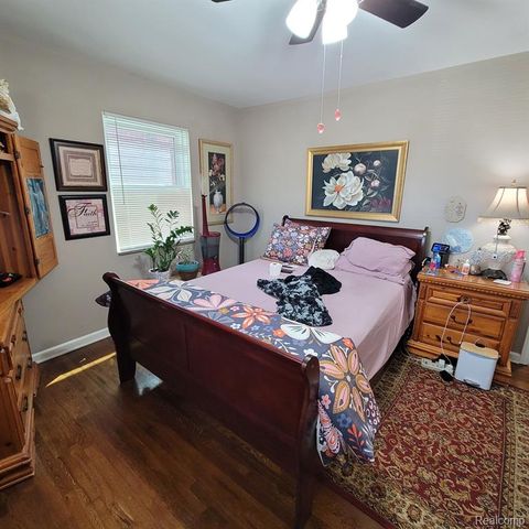 14301 Manhattan Street, Oak Park, MI 48237