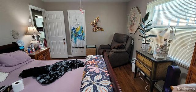 14301 Manhattan Street, Oak Park, MI 48237
