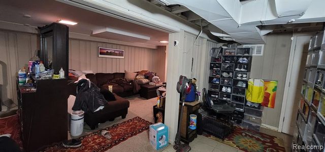 14301 Manhattan Street, Oak Park, MI 48237