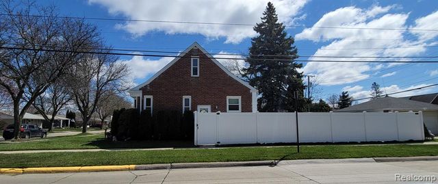14301 Manhattan Street, Oak Park, MI 48237